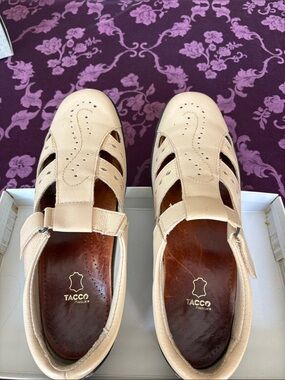 Dr. Scholl's Beige Leather Cutout Slip-On Loafers